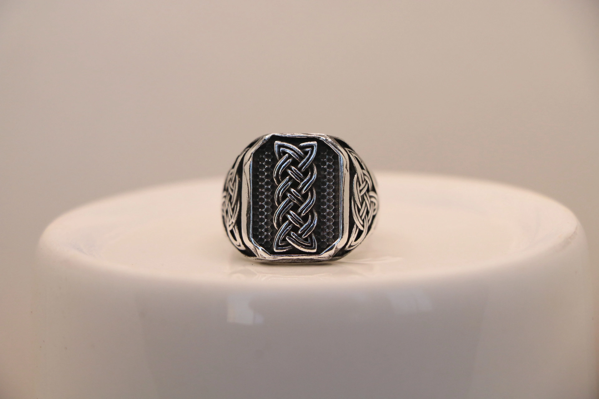 انگشتر نقره مردانه سیاه قلم طرح ریسمان