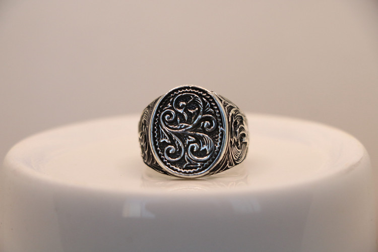 انگشتر نقره مردانه سیاه قلم طرح پیچک