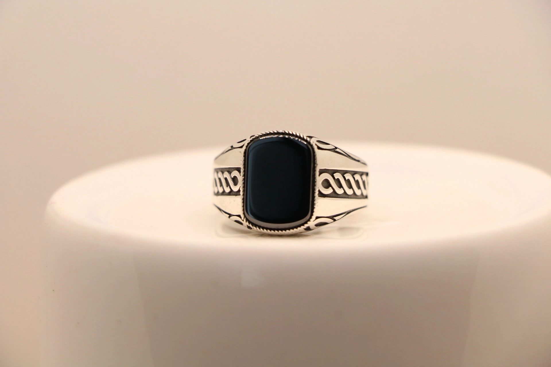 انگشتر نقره مردانه سنگ اونیکس طرح مارپیچ