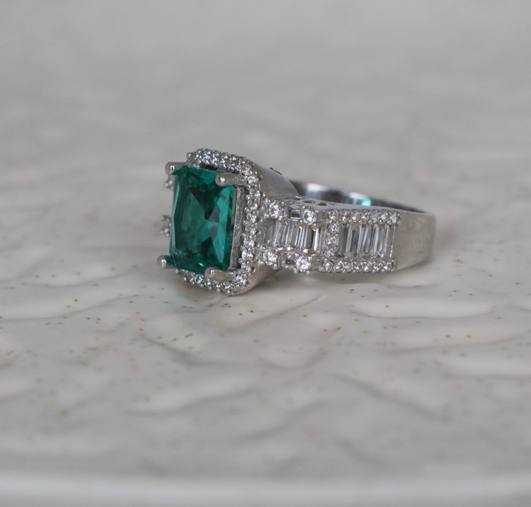 انگشتر نقره نگین زمرد سبز اتمی