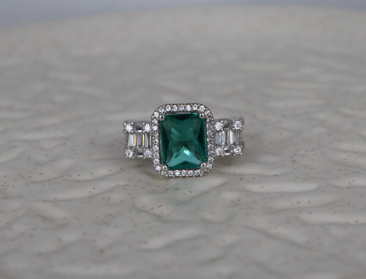 انگشتر نقره نگین زمرد سبز اتمی