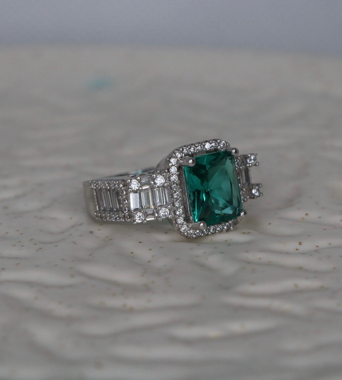 انگشتر نقره نگین زمرد سبز اتمی