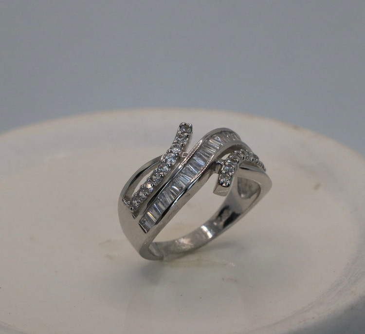 انگشتر نقره زنانه نگین باگت