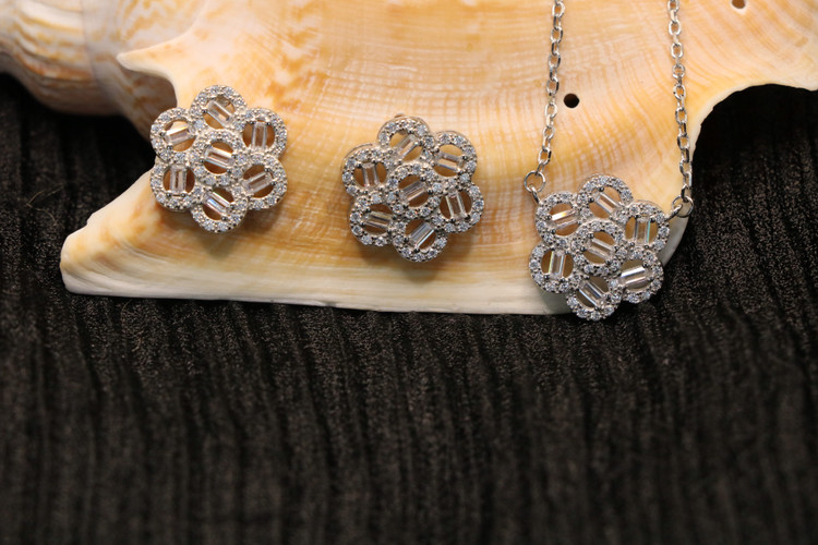 نیم ست نقره زنانه طرح گل نگین باگت