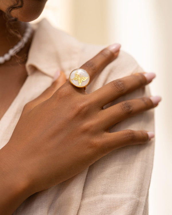 انگشتر پروانه