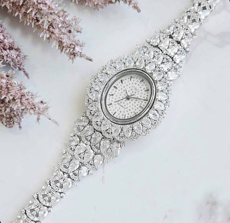 ساعت نقره زنانه صفحه بیضی ژورنالی