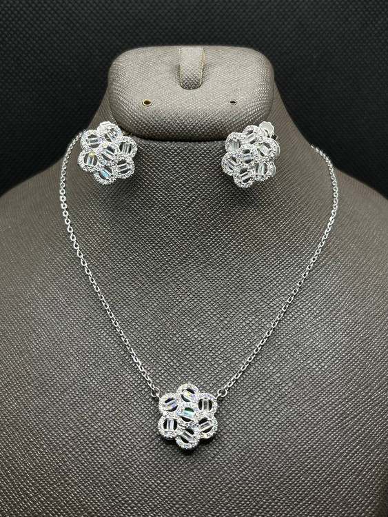 نیم ست نقره زنانه طرح گل نگین باگت