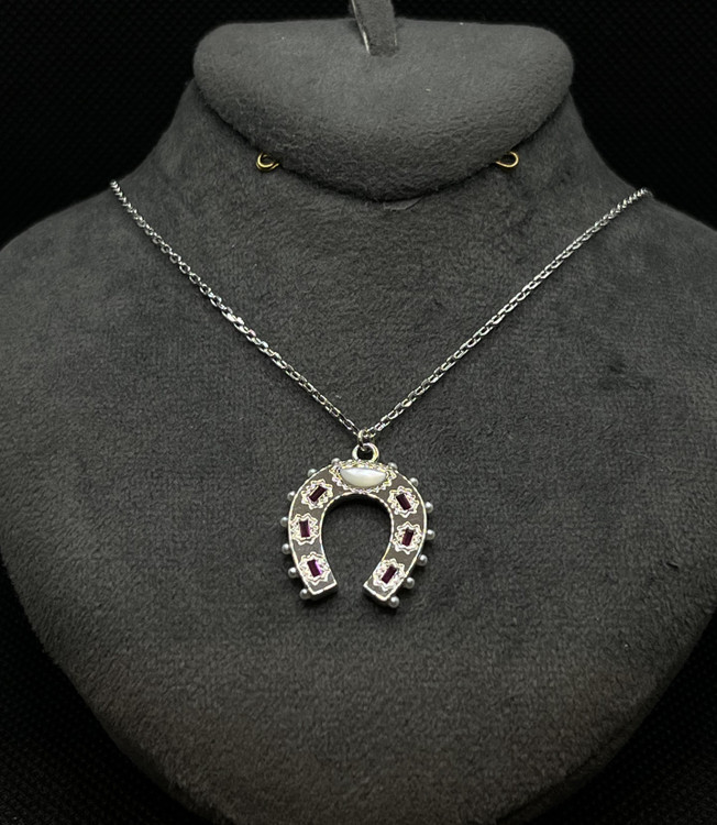 گردنبند نقره نعل اسب نگین باگت