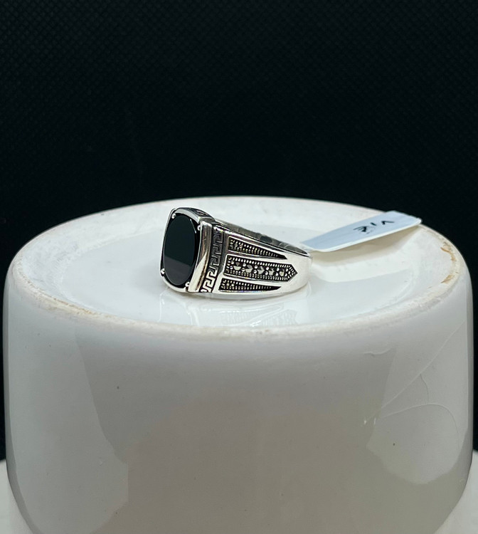 انگشتر نقره مردانه عقیق مشکی طرح ورساچ نگین مارکازیت