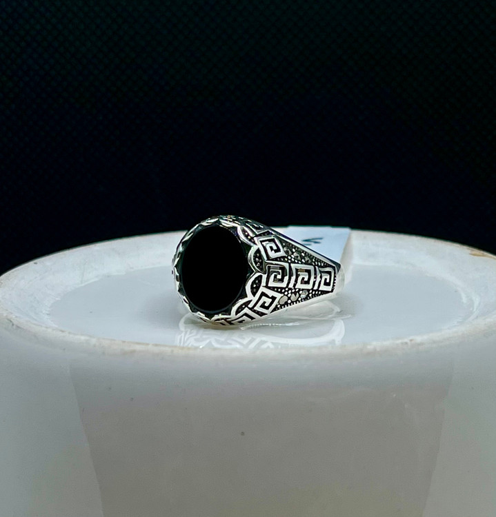 انگشتر نقره مردانه عقیق مشکی طرح ورساچ نگین مارکازیت