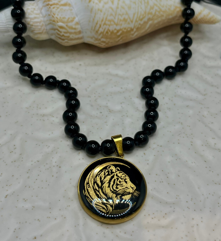 گردنبند ورق طلا لئو