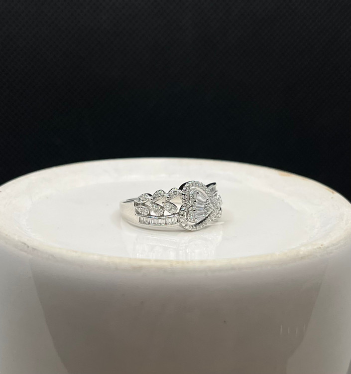 انگشتر نقره زنانه قلبی نگین باگت