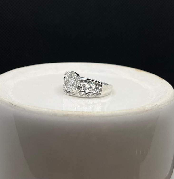 انگشتر نقره زنانه قلبی نگین باگت