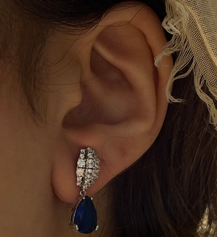 گوشواره نقره زنانه یاقوت کبود اشکی نگینی