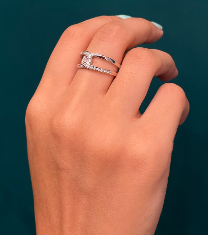 انگشتر نقره زنانه طرح گره نگینی