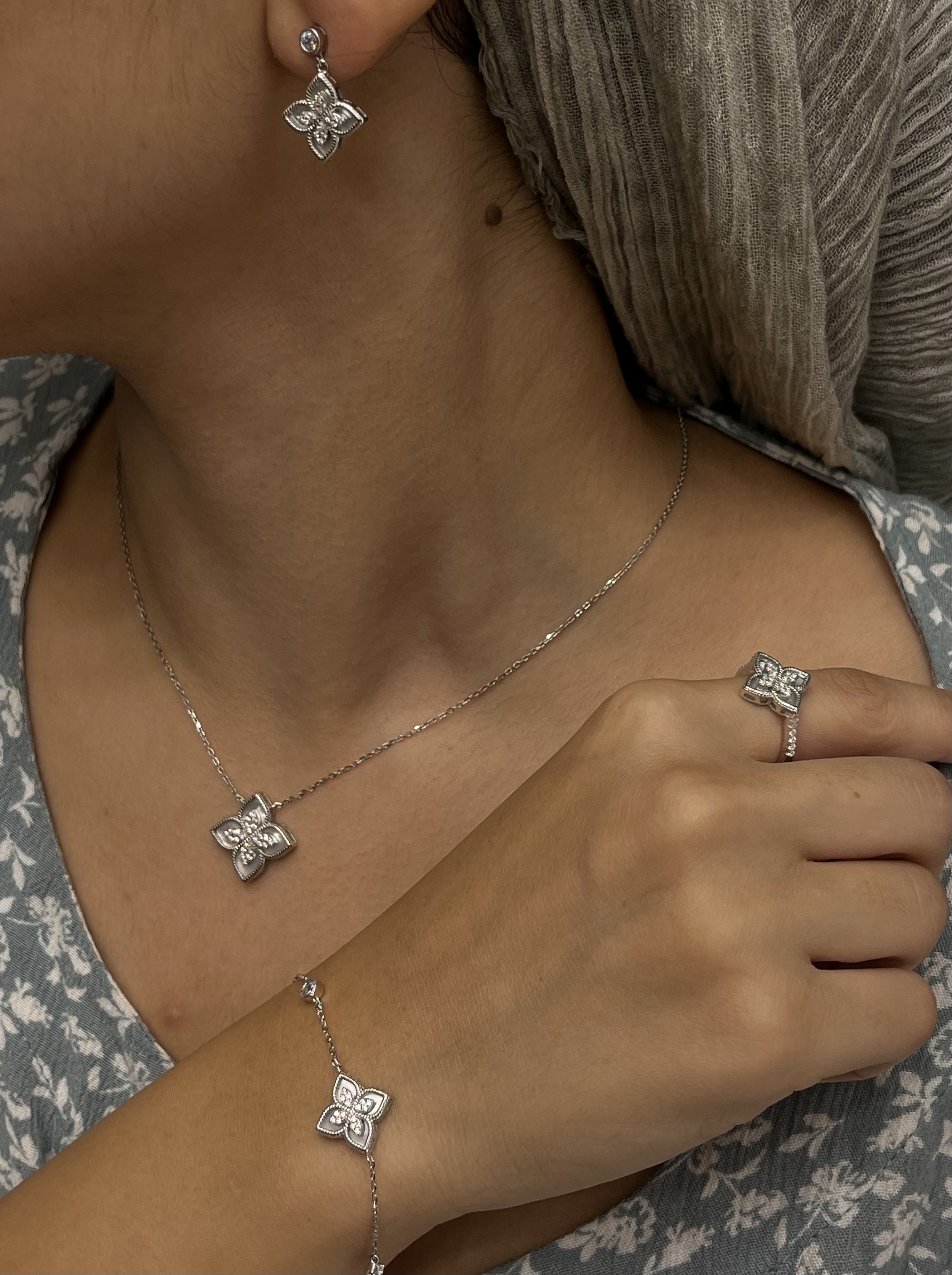 نیم ست نقره زنانه صدف طرح لویی ویتون