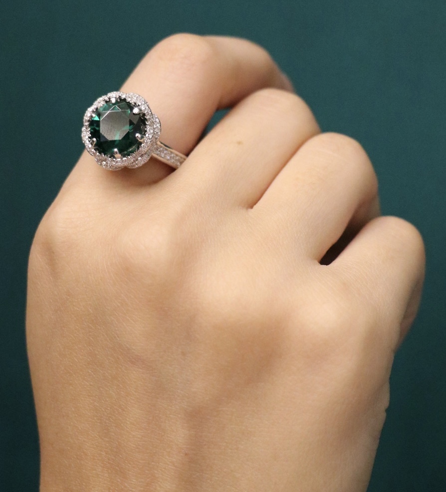 انگشتر نقره زنانه زمرد سبز گرد رکاب نگینی