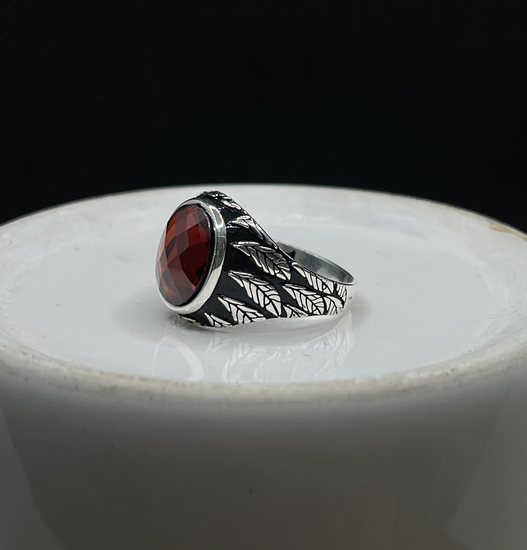 انگشتر نقره مردانه کوارتز قرمز سیاه قلم