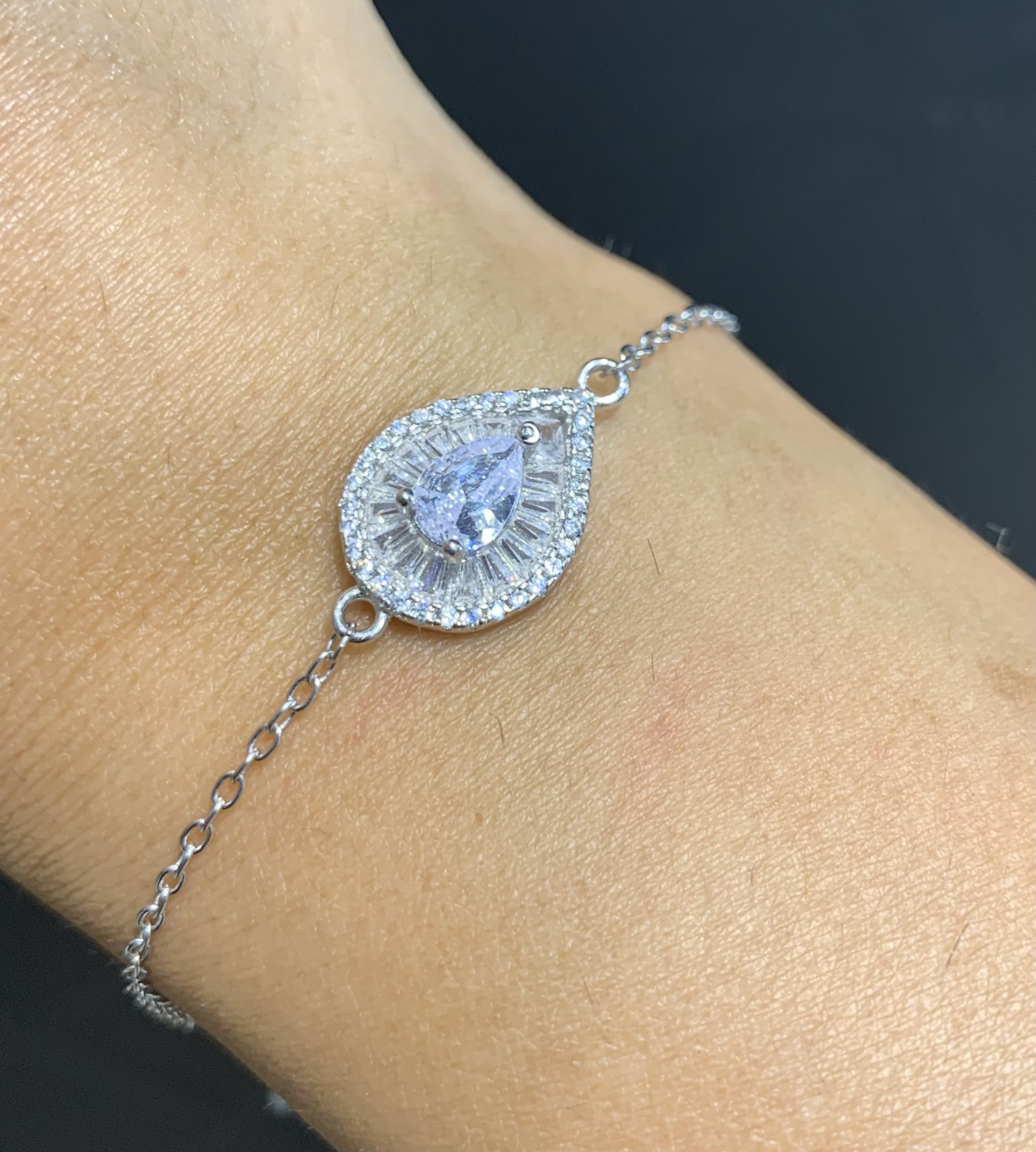 دستبند نقره زنانه اشکی دور نگین باگت