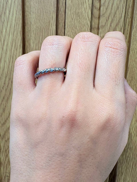 انگشتر نقره زنانه پیچی مینیمال-2524