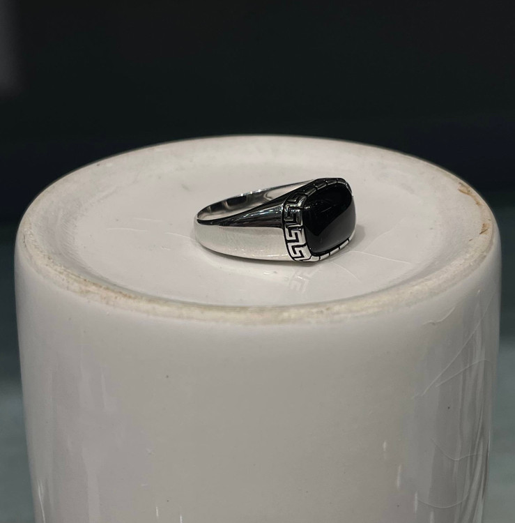 انگشتر نقره مردانه عقیق مشکی دامله طرح ورساچ