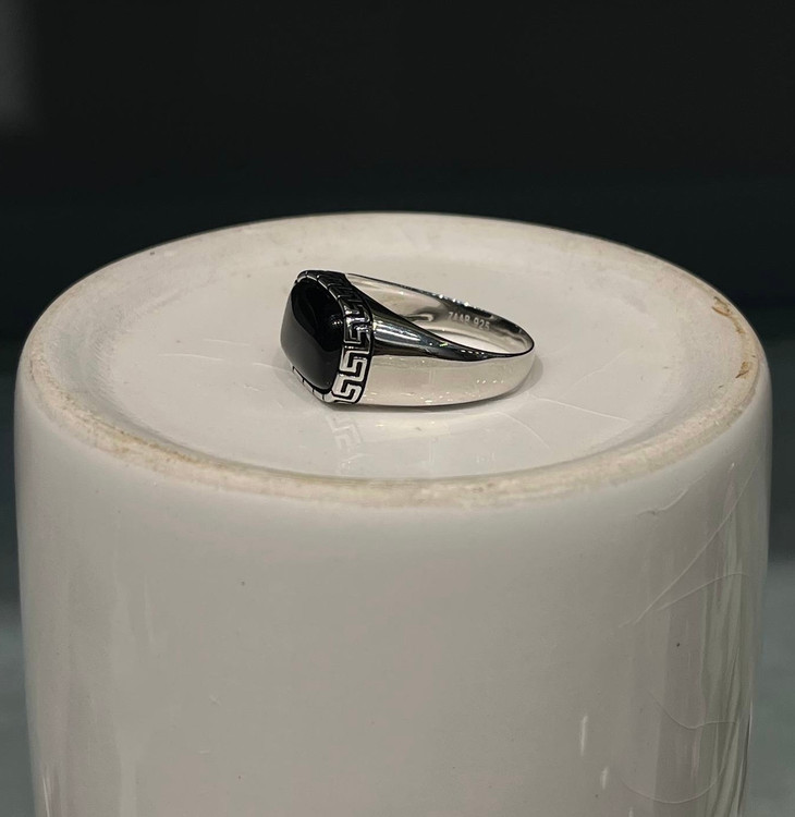 انگشتر نقره مردانه عقیق مشکی دامله طرح ورساچ