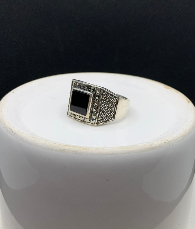 انگشتر نقره مردانه عقیق مشکی مربعی تخت نگین مارکازیت