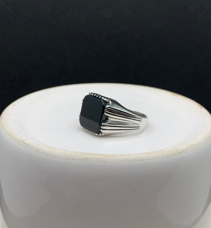 انگشتر نقره مردانه عقیق مشکی مربعی تخت