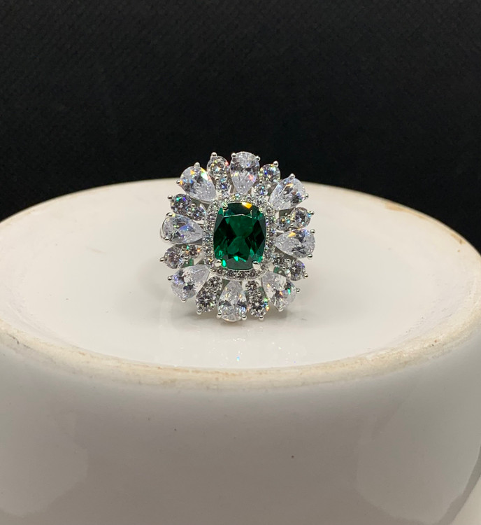 انگشتر نقره زنانه جواهری زمرد سبز اتمی مدل فلاور