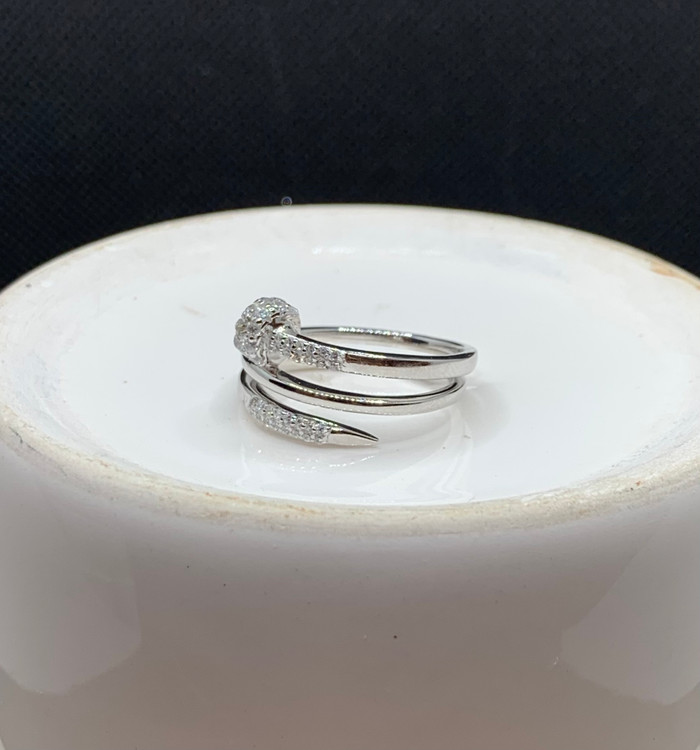 انگشتر نقره زنانه میخی