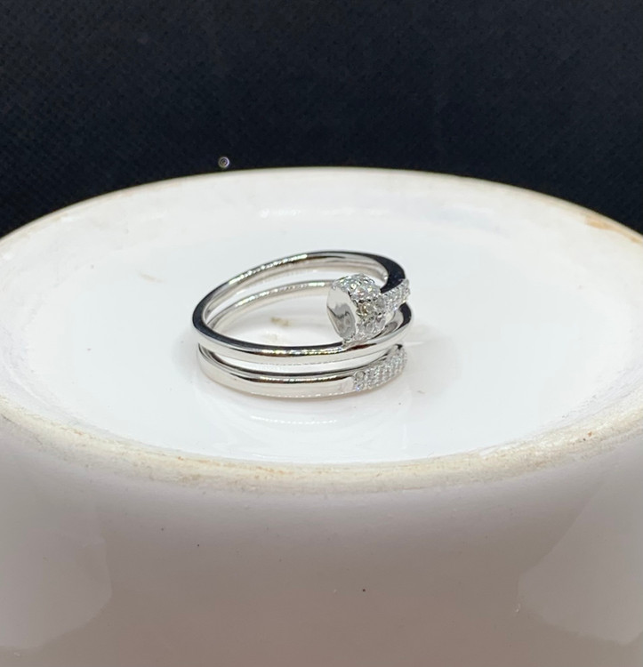 انگشتر نقره زنانه میخی