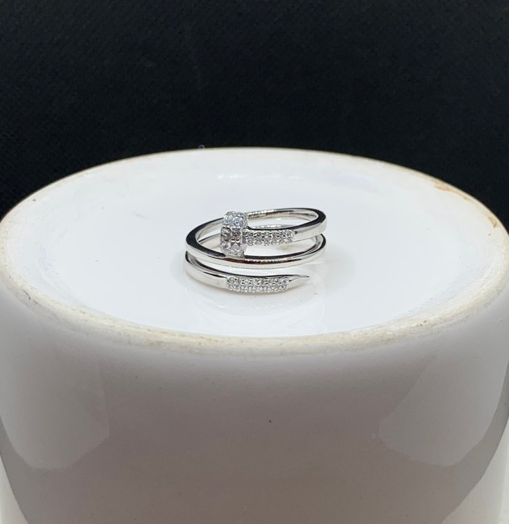 انگشتر نقره زنانه میخی