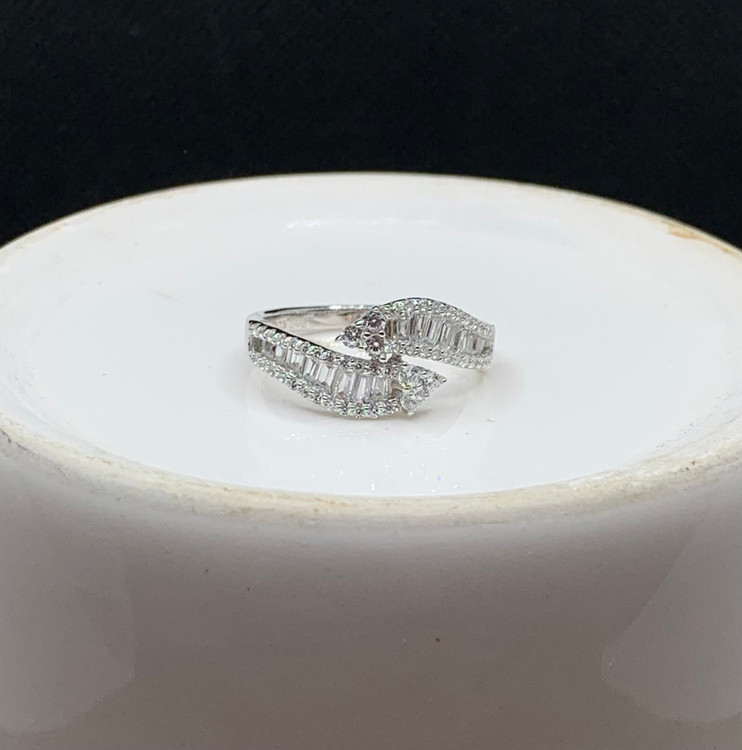 انگشتر نقره زنانه دو سر نگین باگت