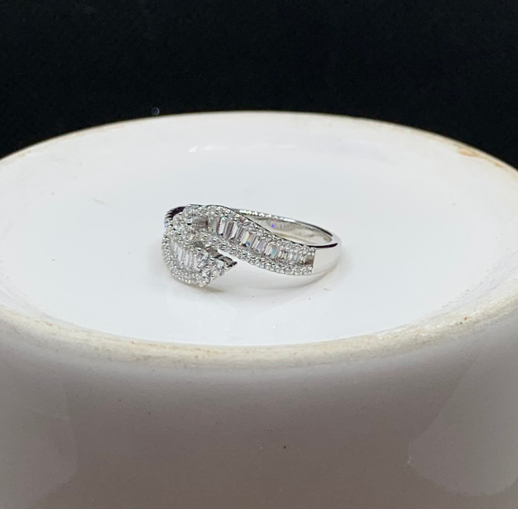 انگشتر نقره زنانه دو سر نگین باگت